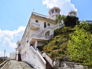 HOUSE OF SH SURESH THAKUR AT THEOG